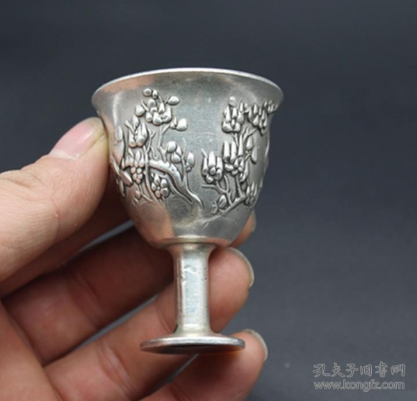 3377app_洛阳理工：大学生上课前先将手机放进收纳袋(图1)