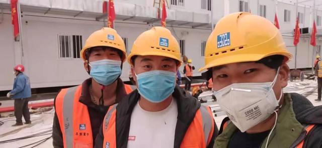 3377app_洛阳理工：大学生上课前先将手机放进收纳袋(图4)