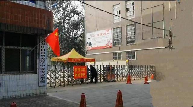 3377体育：
掀被子踹肚子！醉酒男老师大闹女生宿舍 女生：每次喝酒都来(图2)