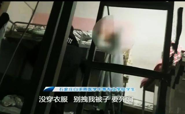 3377体育：
掀被子踹肚子！醉酒男老师大闹女生宿舍 女生：每次喝酒都来(图4)