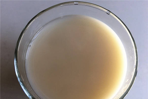 3377app|
纯牛奶和酸牛奶 哪个对身体利益更多？医生给出确切的谜底(图2)