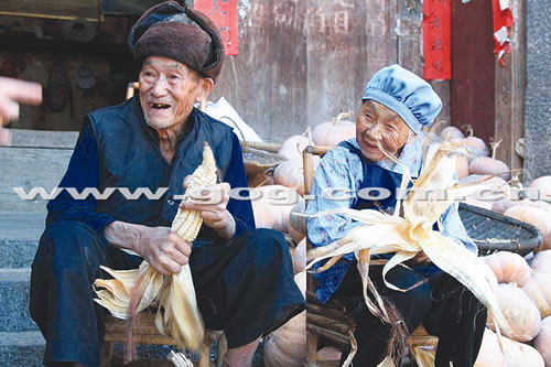 高校回应“要求学生背书包上课”-3377app(图4)